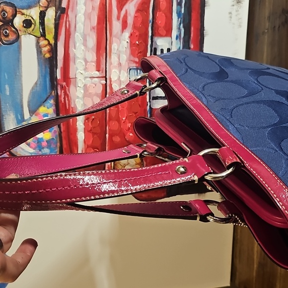 Coach Laura Kisslock 14940 GUC - Picture 6 of 12